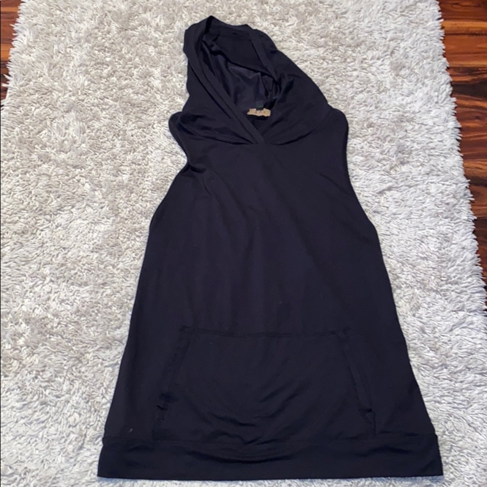 Workout wear tank with hood